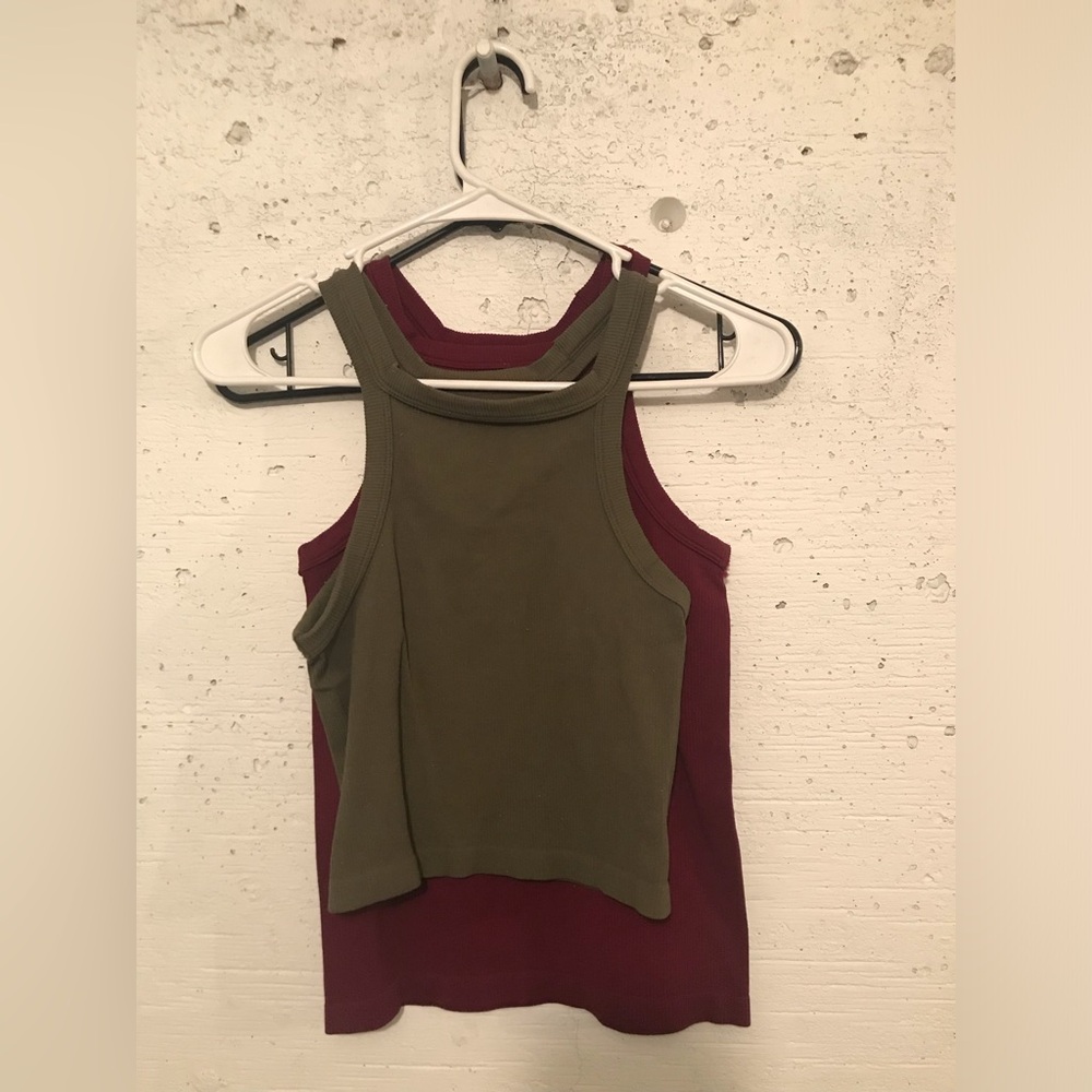 Set of 2 O/S ribbed stretch tank tops